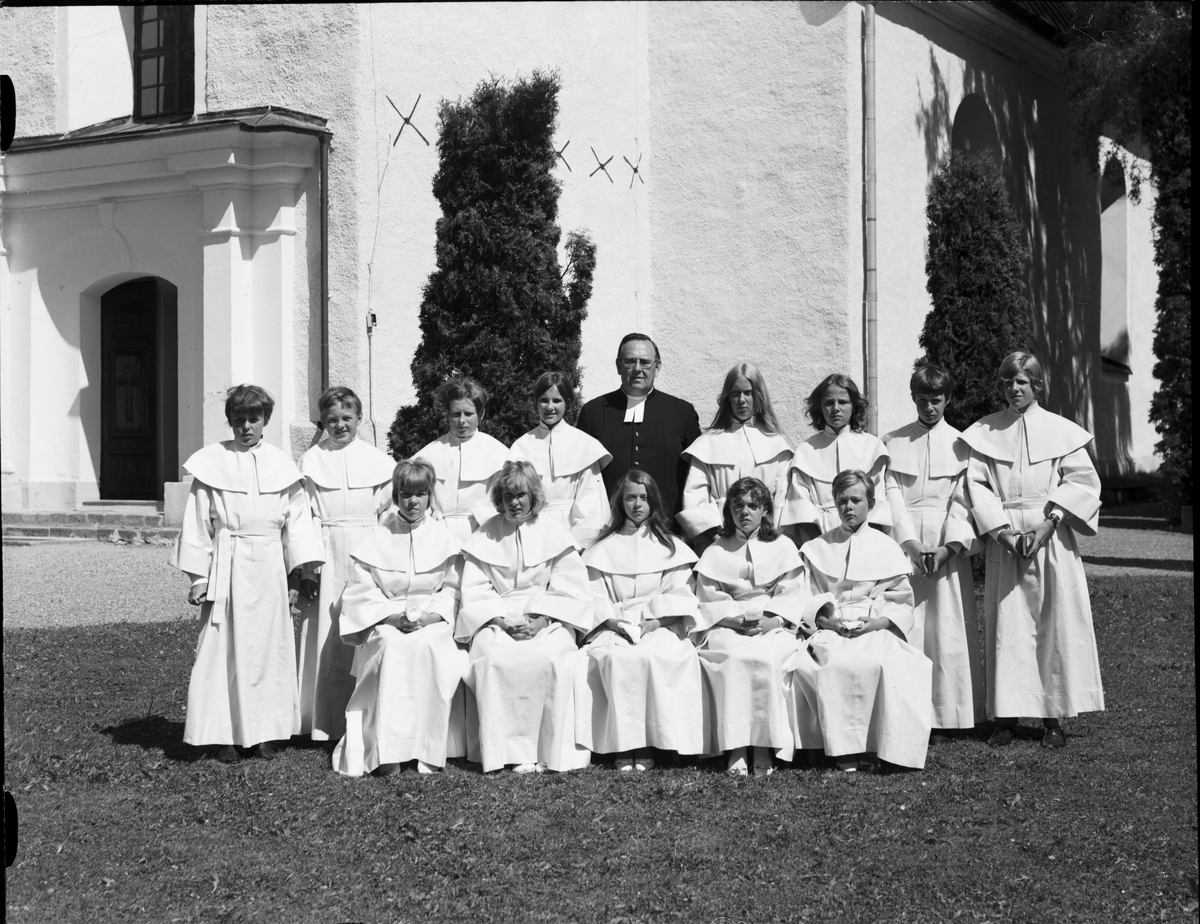 Konfirmander, Hargs kyrka, Uppland 1969