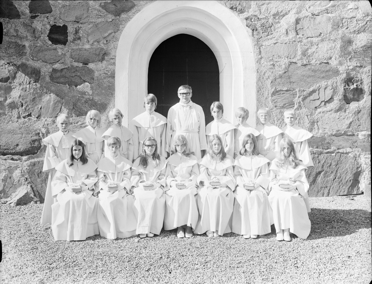 Konfirmander, Hökhuvuds kyrka, Uppland 1970