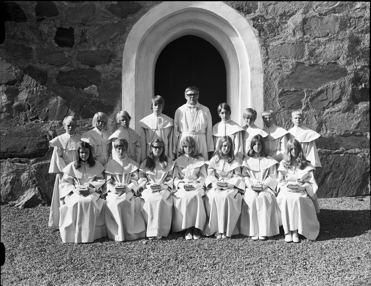 Konfirmander, Hökhuvuds kyrka, Uppland 1970