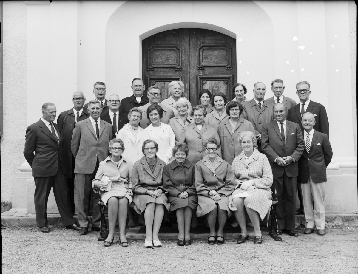 45-års jubileumsträff för 1924 års konfirmander, Hargs kyrka, Uppland 1969