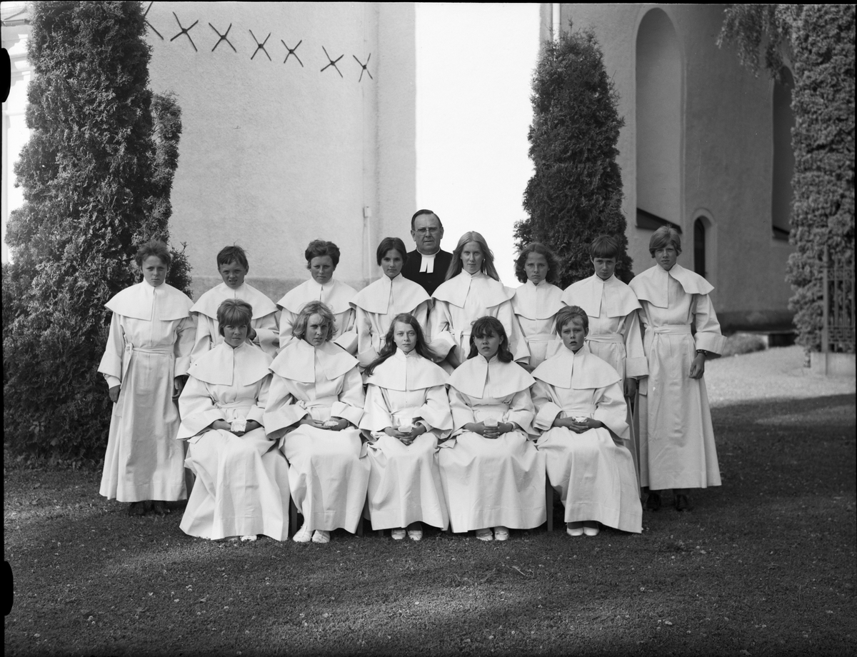 Konfirmander, Hargs kyrka, Uppland 1969