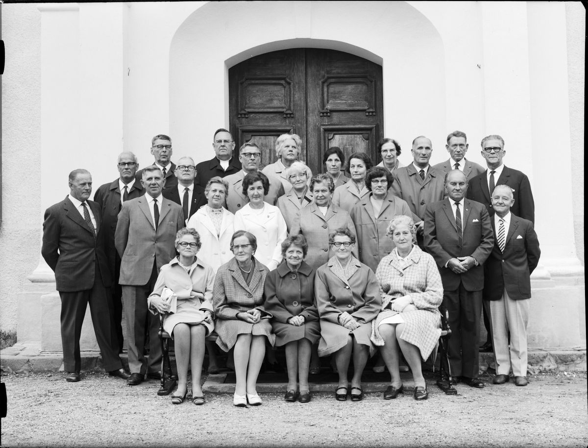 45-års jubileumsträff för 1924 års konfirmander, Hargs kyrka, Uppland 1969