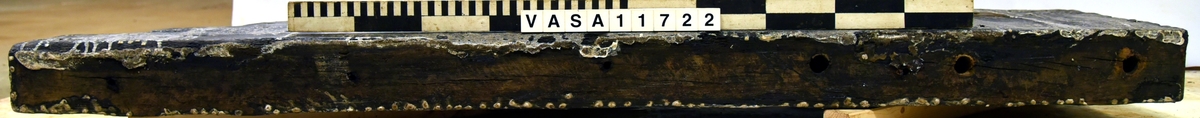 Lavettsida, vänster, grov tillverkad, dokumenterades ihopsatt.  

 A cheek (left) from a gun carriage, roughly made recorded assembled.