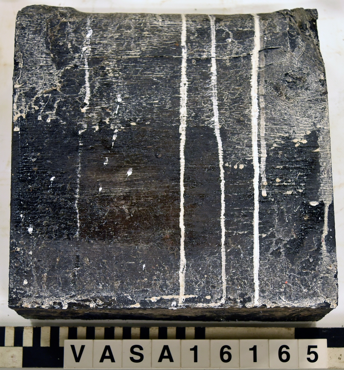 Lavettkolv, extremt skörd. 

Transom from a gun carriage, extremly weakened.