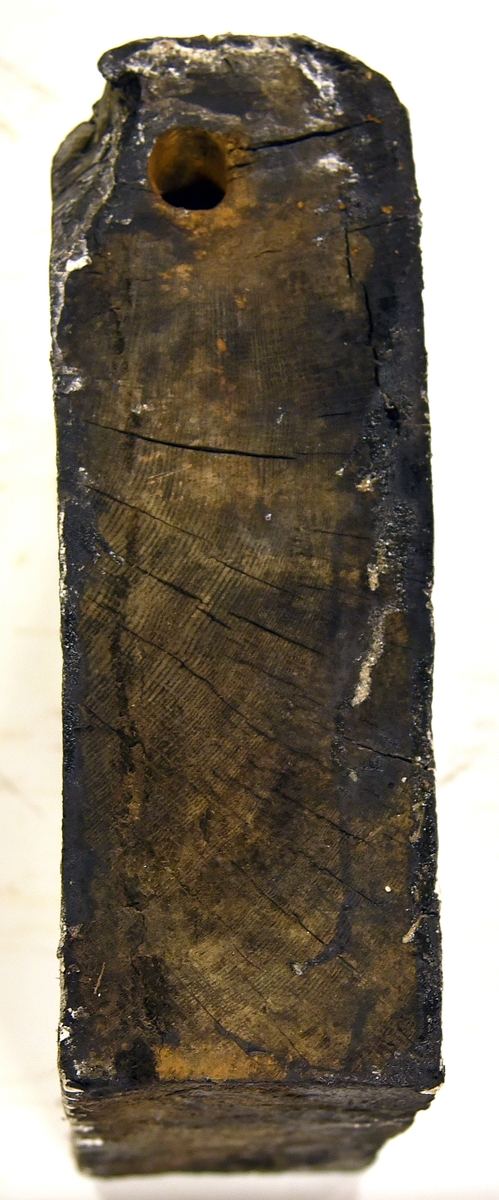 Lavettkolv, extremt skörd. 

Transom from a gun carriage, extremly weakened.