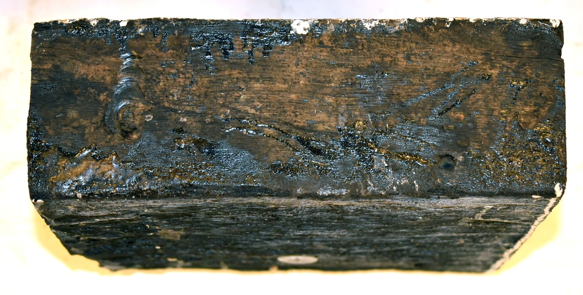Lavettkolv, extremt skörd. 

Transom from a gun carriage, extremly weakened.