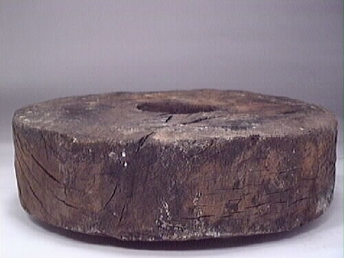 Lavetthjul bak, dokumenterades ihopsatt, vissa mått kunde inte tas. 

Rear truck, recorded attached, some measurements unobtainable