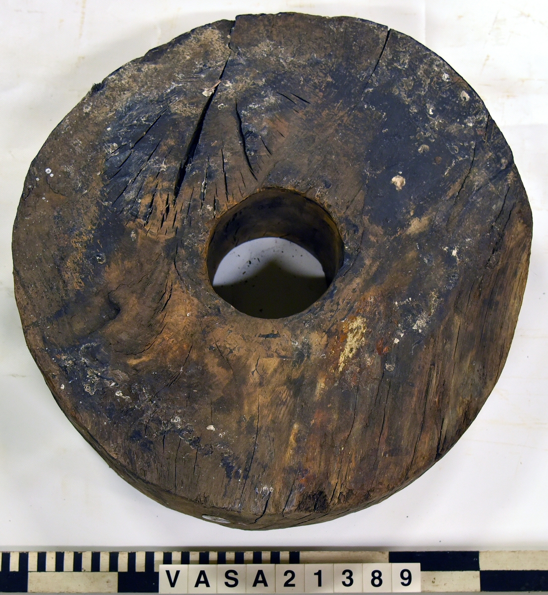 Lavetthjul bak, dokumenterades ihopsatt, vissa mått kunde inte tas. 

Rear truck, recorded attached, some measurements unobtainable