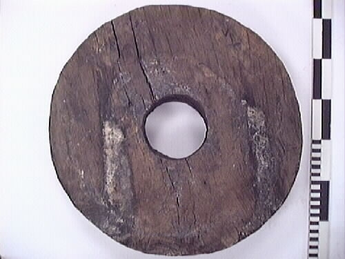 Lavetthjul bak, dokumenterades ihopsatt, vissa mått kunde inte tas. 

Rear truck, recorded attached, some measurements unobtainable