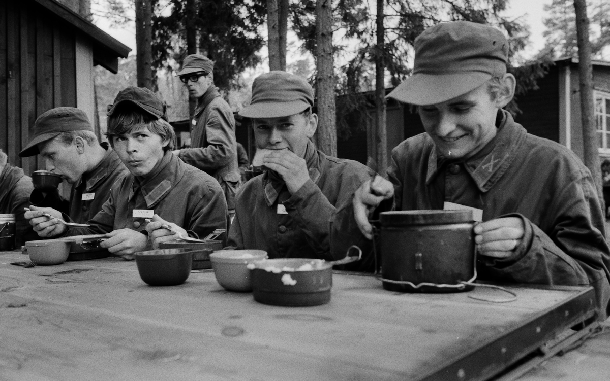 3/4 delar av Hootenanny  Singers gör lumpen i Linköping, 1966. Björn Ulvaeus, Johan Karlberg och Tonny Roth .