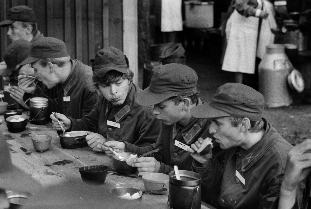 3/4 delar av Hootenanny  Singers gör lumpen i Linköping, 1966. Björn Ulvaeus, Johan Karlberg och Tonny Roth .