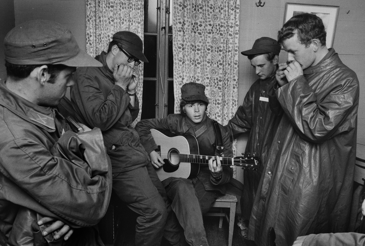 3/4 delar av Hootenanny  Singers gör lumpen i Linköping, 1966. Björn Ulvaeus, Johan Karlberg och Tonny Roth .