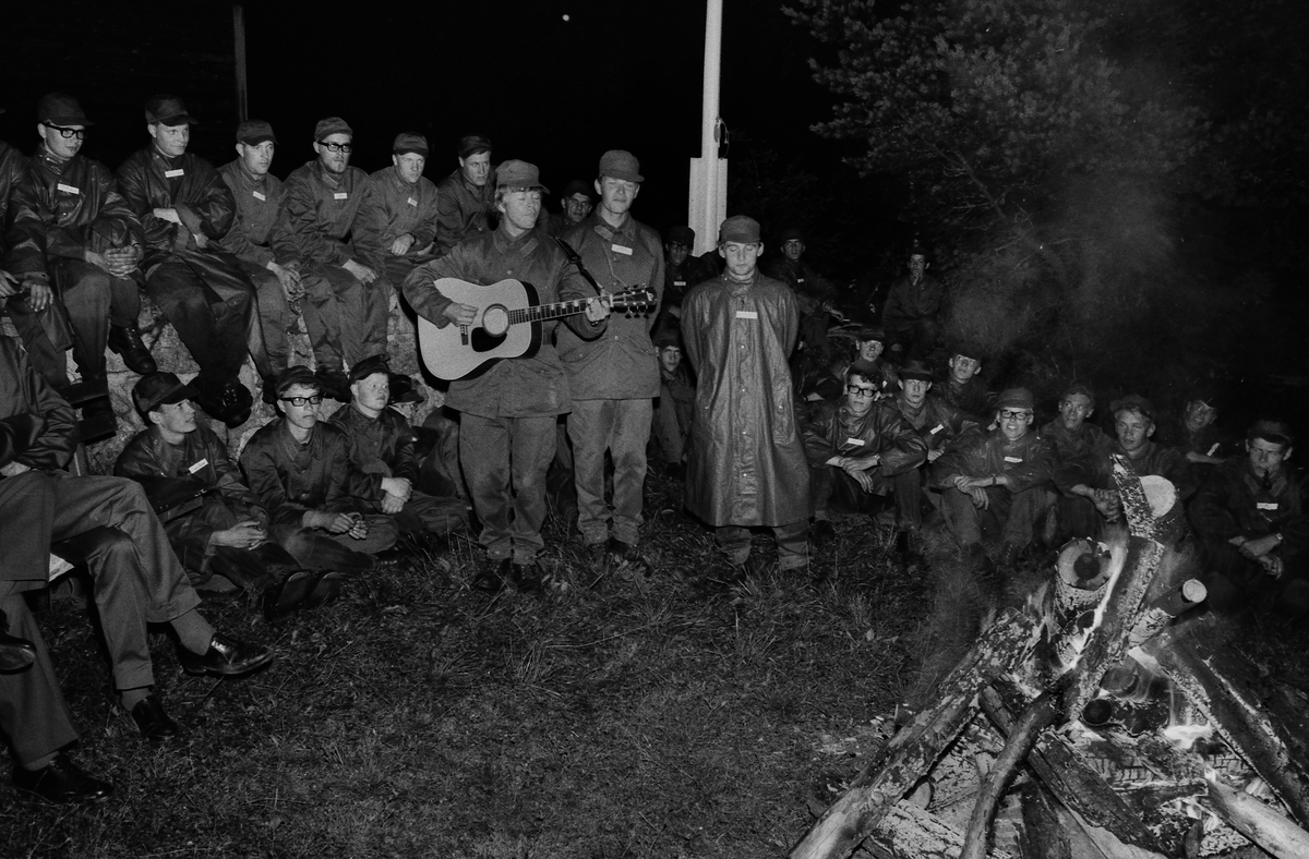 3/4 delar av Hootenanny  Singers gör lumpen i Linköping, 1966. Björn Ulvaeus, Johan Karlberg och Tonny Roth .