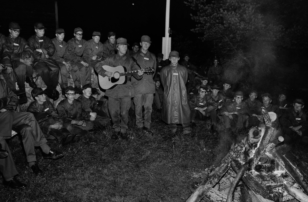 3/4 delar av Hootenanny  Singers gör lumpen i Linköping, 1966. Björn Ulvaeus, Johan Karlberg och Tonny Roth .