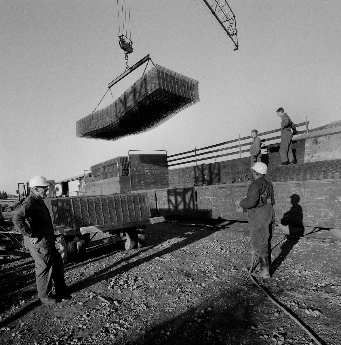 Bilder från Hjulsbroverken (Hjulsbro stål) med tillverkning av armeringsjärn, 1966.