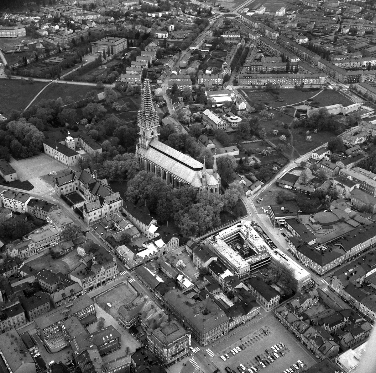 Flygbilder över centrala Linköping 1968. Domkyrkan, Stora torget, Ågatan, Stadshuset,