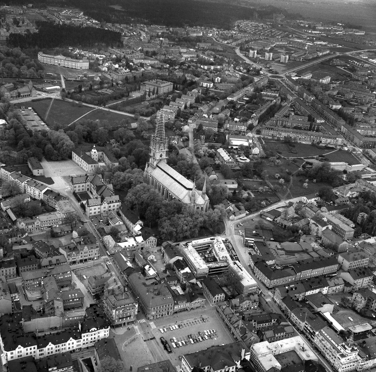 Flygbilder över centrala Linköping 1968. Domkyrkan, Stora torget, Ågatan, Stadshuset,