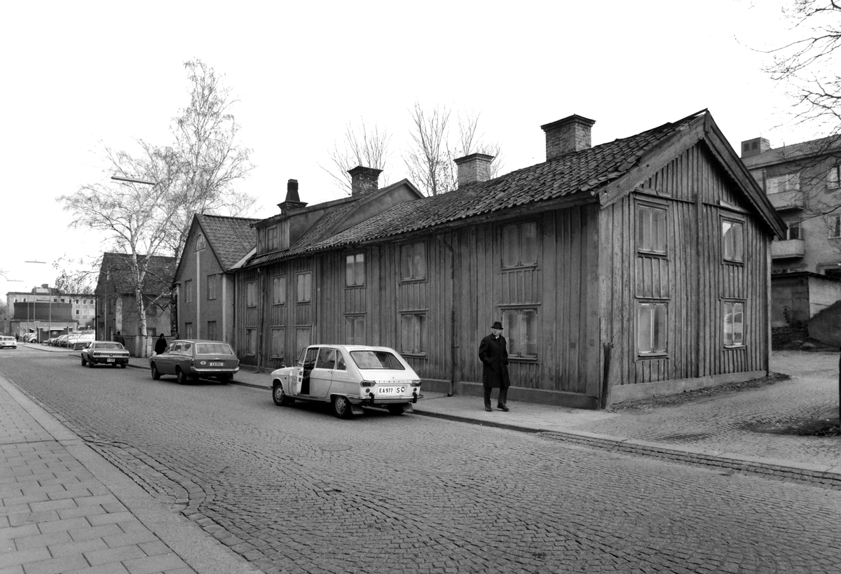 Bilder från Repslagargatan 31 till 33 och Nygatan 20 före rivning av kvarteret, Knut Johnsson och Betelkyrkan. 1969.