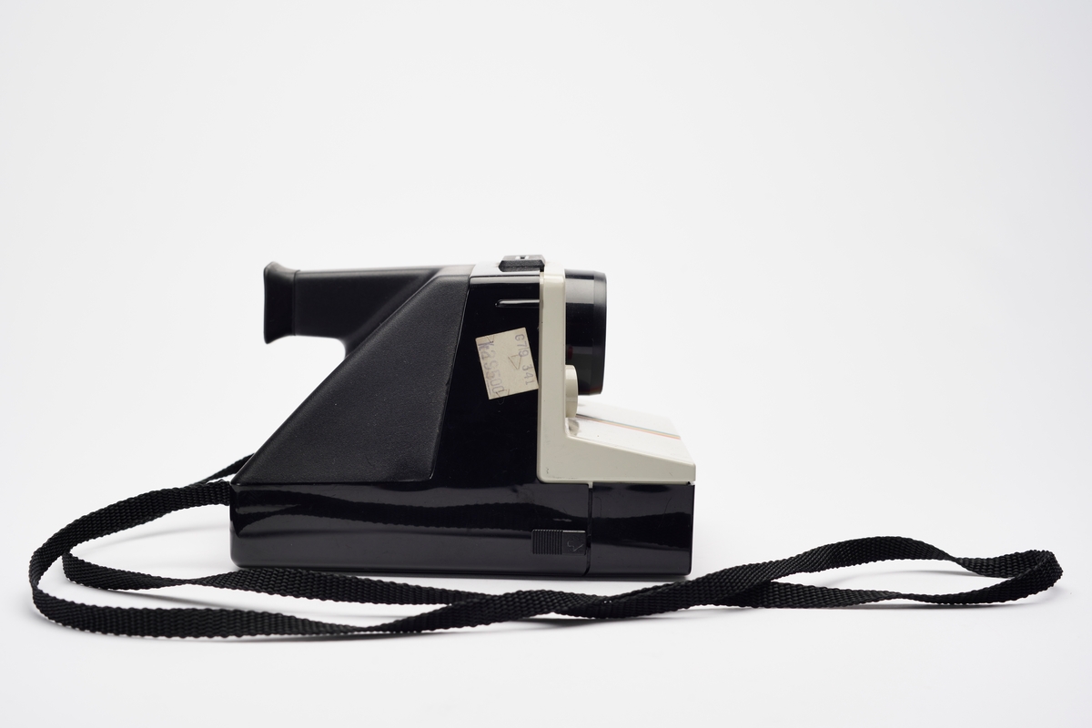 Land Camera 1000 er et veldig enkelt instant kamera, produsert av Polaroid på 1970-tallet.