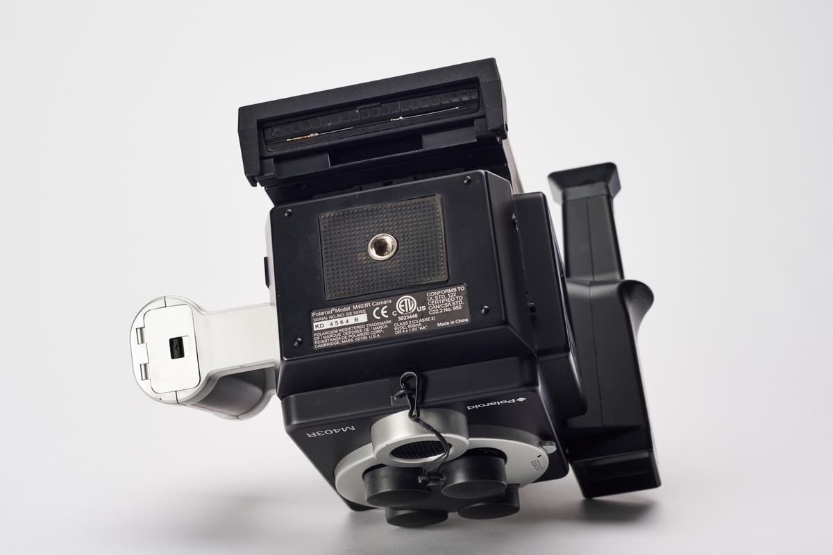 M403R er et miniportrett-kamera for instant film, produsert av Polaroid i 2002. Kameraet har fire objektiver, og en utløsermekaniske som kan eksponere filmen samtidig eller parvis.