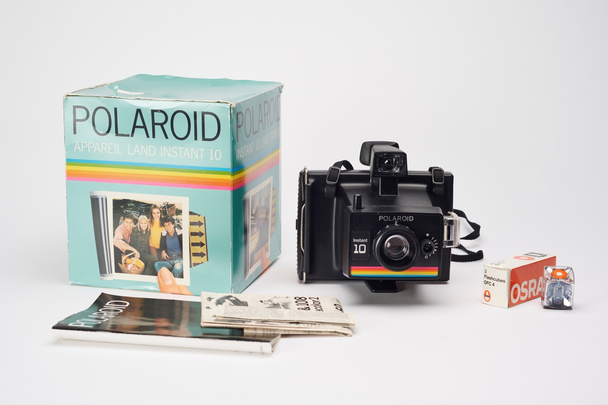 Instant 10 er et instant kamera, produsert av Polaroid. Det ble lansert i Storbritannia på slutten av 1970-tallet. Kameraet er utstyrt med en manuel fokus, sokkel til Flashcubes (bl.a. Philips PFC 4) og anvender type 80 film.
Original emballasje, bruksanvisninger og en Osram-blits medfølger.