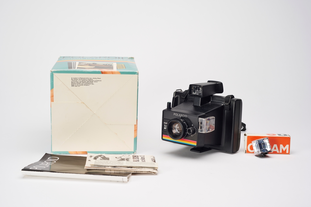 Instant 10 er et instant kamera, produsert av Polaroid. Det ble lansert i Storbritannia på slutten av 1970-tallet. Kameraet er utstyrt med en manuel fokus, sokkel til Flashcubes (bl.a. Philips PFC 4) og anvender type 80 film.
Original emballasje, bruksanvisninger og en Osram-blits medfølger.