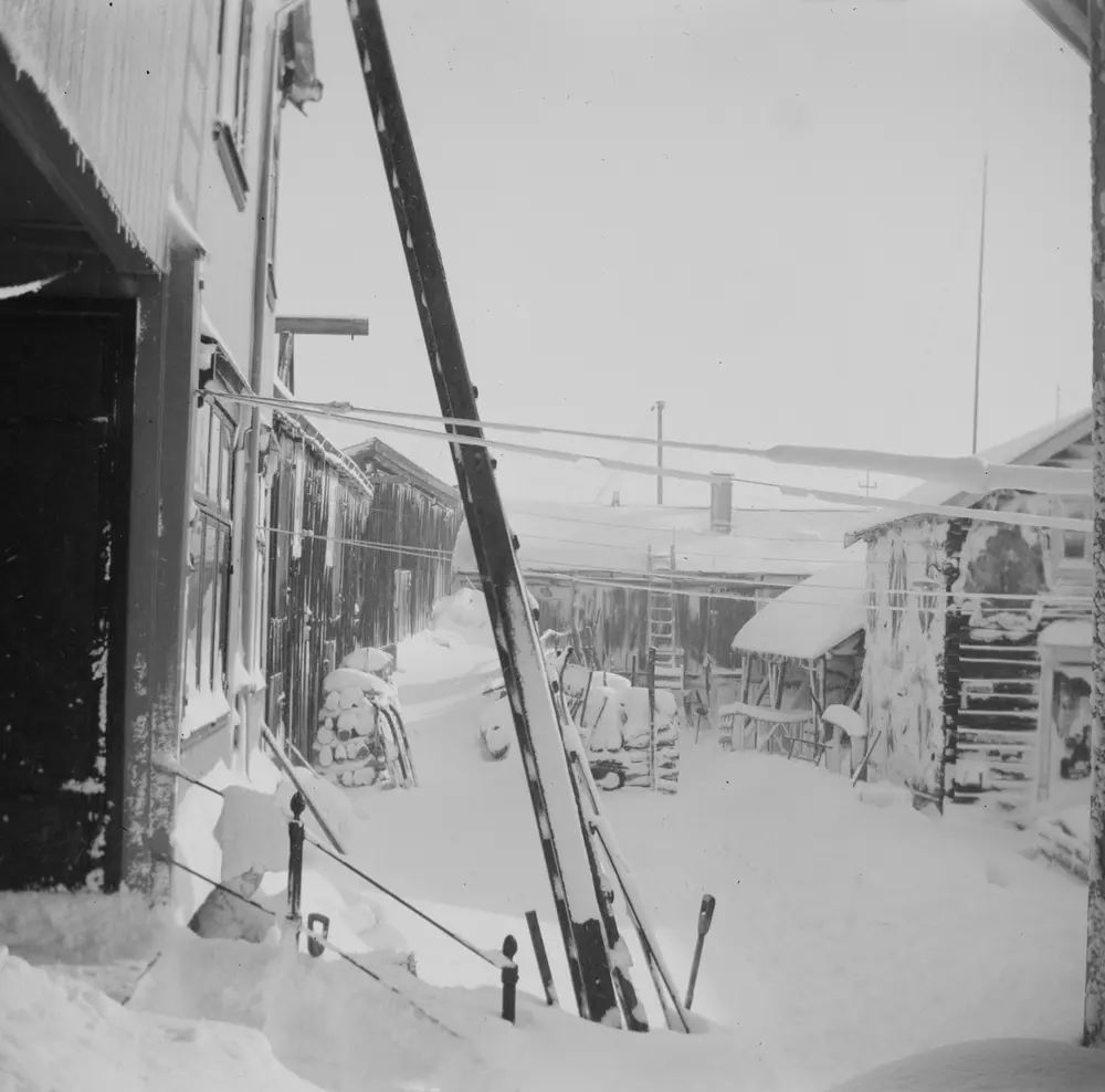 Gårdsrommet i Finborudgården etter snøstorm