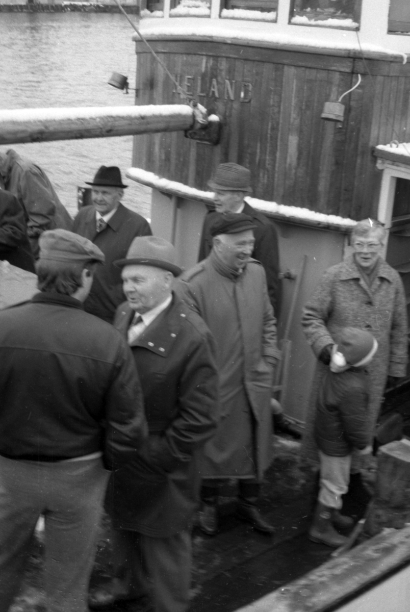 Motiv fra gjensynstreffet for krigsveteraner fra Shetlandsgjengen og Nordsjøklubben ombord i Heland.