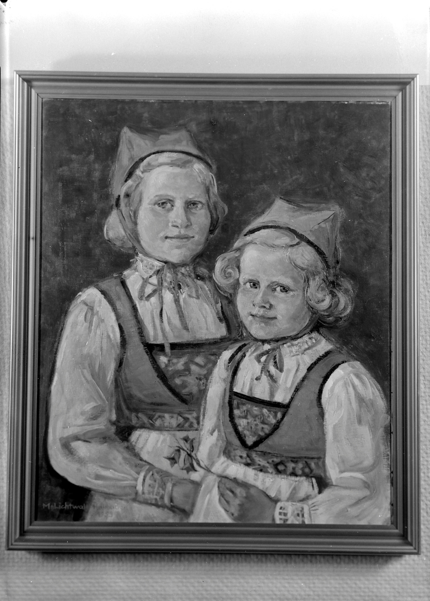 Maleri av 2 jenter i Hardangerbunad malt av Marianne L. Hallbauer