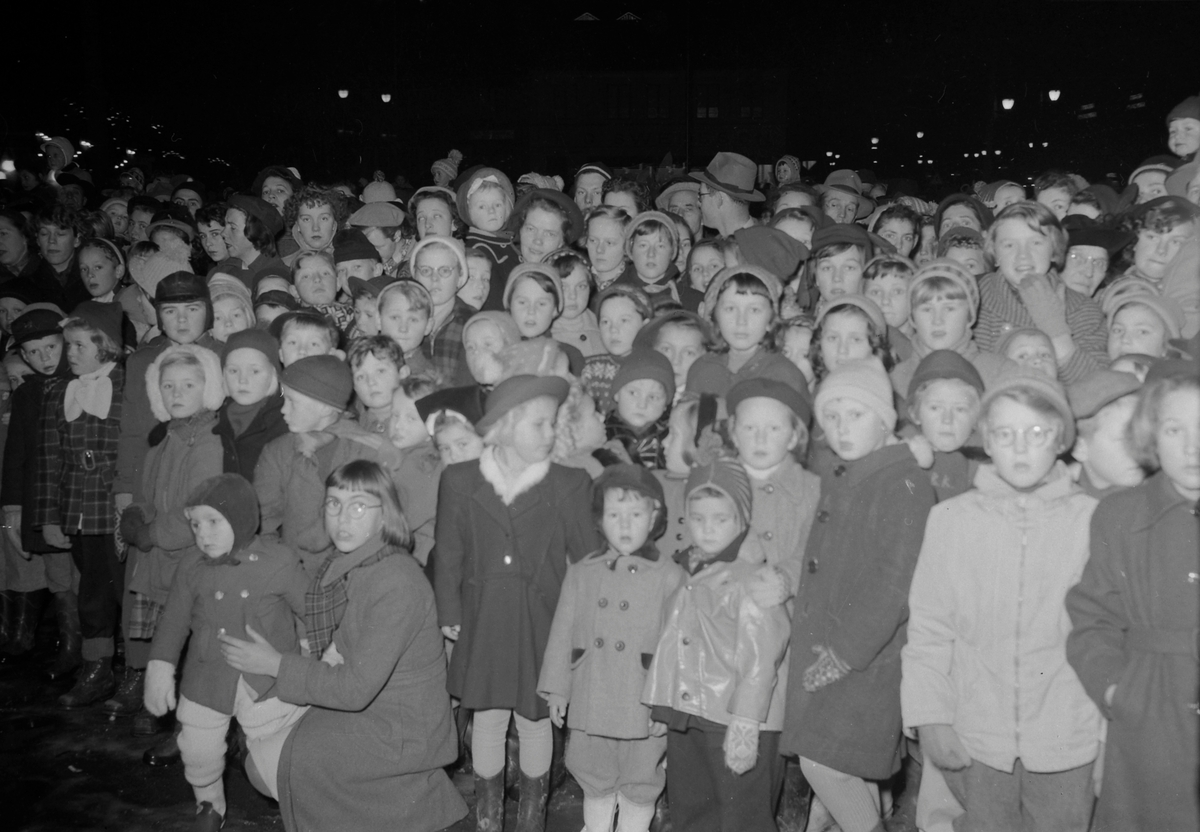 Tenning av juletreet på Torvet