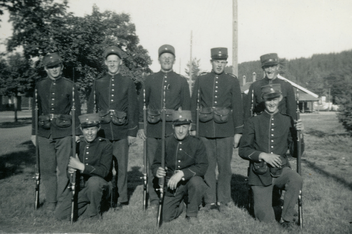 Frå Heistadmoen 1937.  Ståande f. v Eilev Grave, Gunnar Tjønnås, Svein Glenna.  Sitjande framfor: Torvald Nordjordet.