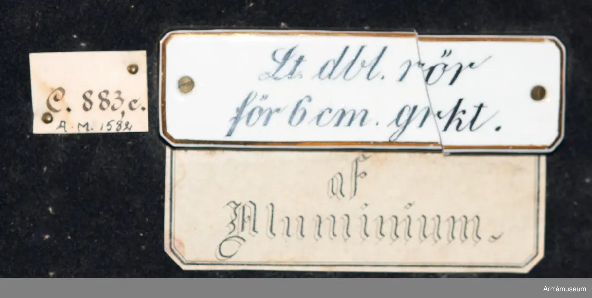 Grupp F II.
Lätt dubbelrör m/1896 i delar. Framställt i olika tillverkningsstadier (43 delar).