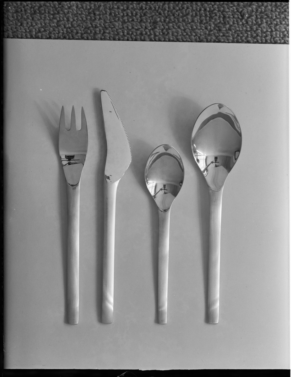 Tävlingsbestick
Tävlingsbestick med gaffel, kniv, tesked och sked. Beställda av SAS-reklamavdelning.