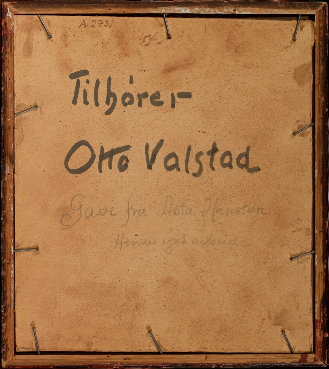 Mannshode, venstrevendt, sammenknepet munn, skill.