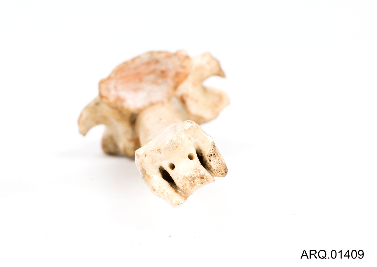 Kniv/dolk, tve-egget med horn-håndtak.