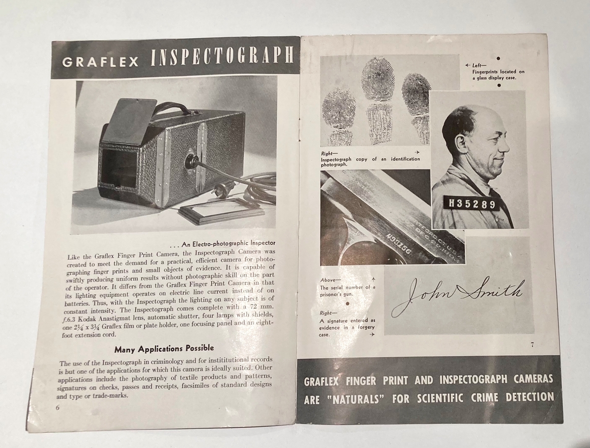 Brun liten koffert med håndtak og låsbar lukkemekanisme.