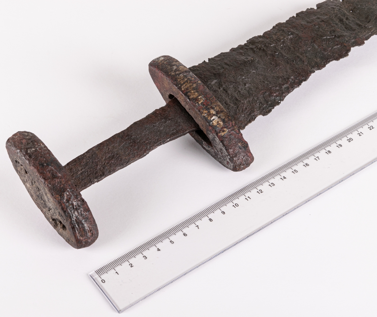 Vikingatidssvärd, 74 cm långt.