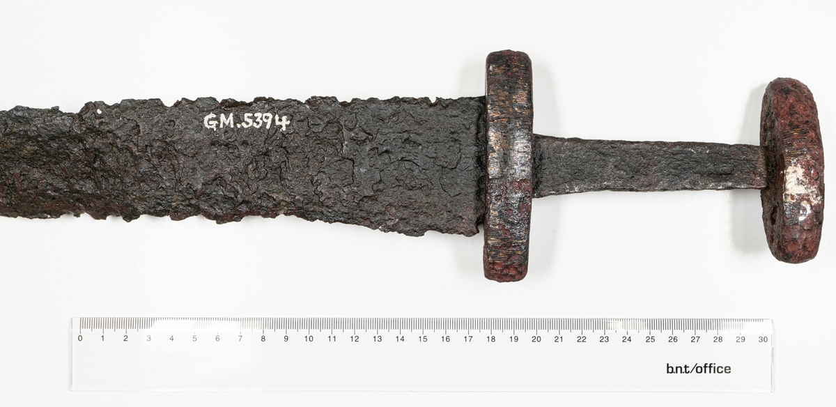 Vikingatidssvärd, 74 cm långt.