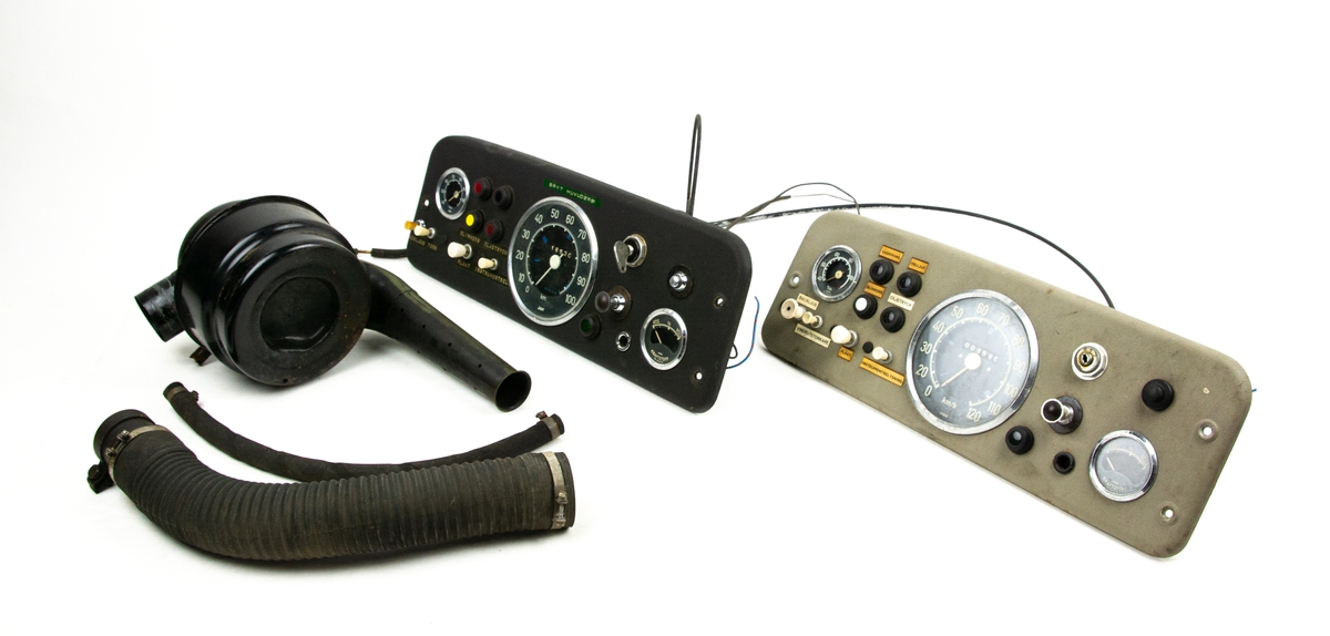 Delar till Servicebil 405.
Inventarielista: Div, belysning i skåp, ventilationsruta vänster 2st, ventilationsruta höger 2st, drivaxel vänster, laddningsrelä 2st, relä, kardanstång främre med stödlager 2st, växelförararm 2st, backlampor 2st, instrumentpanel 2st, backspegel komplett vänster 2st, lysrörsamatur ej komplett 2st, varmluftsaggregat 2st, ventilationsruta 2st, kylare 1st, drivaxel höger 1st, luftrenare 1st, blinkersfram 2st, huvudströmbrytare 2st, skyltlyse 3st, bakljus 1st, bromsservo 2st, startmotor 2st, signalhorn 2st, v-torkarmotor 2st, backspegel komplett höger 2st, värmepaket 2st, strålkastare komplett höger 2st, strålkastare komplett vänster 2st, bakre kardanstång med knutkors 2st, hastighetsmätarewire 1st, blinkersbak 3st, innerbelysning 3st, tändspole 2st och växelförararm 2st.
