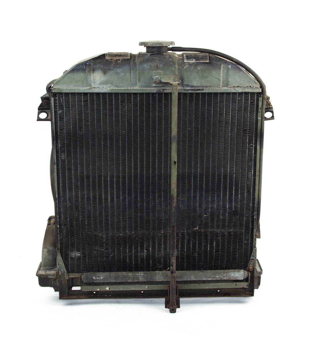 Delar till Servicebil 405.
Inventarielista: Div, belysning i skåp, ventilationsruta vänster 2st, ventilationsruta höger 2st, drivaxel vänster, laddningsrelä 2st, relä, kardanstång främre med stödlager 2st, växelförararm 2st, backlampor 2st, instrumentpanel 2st, backspegel komplett vänster 2st, lysrörsamatur ej komplett 2st, varmluftsaggregat 2st, ventilationsruta 2st, kylare 1st, drivaxel höger 1st, luftrenare 1st, blinkersfram 2st, huvudströmbrytare 2st, skyltlyse 3st, bakljus 1st, bromsservo 2st, startmotor 2st, signalhorn 2st, v-torkarmotor 2st, backspegel komplett höger 2st, värmepaket 2st, strålkastare komplett höger 2st, strålkastare komplett vänster 2st, bakre kardanstång med knutkors 2st, hastighetsmätarewire 1st, blinkersbak 3st, innerbelysning 3st, tändspole 2st och växelförararm 2st.