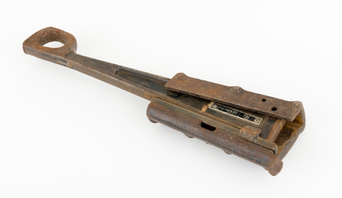 Kileklemme er et redskap som brukes for å stramme, holde fast, ståltau. Denne klemmen kan brukes på ståltau med diameter fra 10,5 til 14 millimeter. Sigurd Eide skriver at en kileklemme "[...]brukes bl. a. under stramming av barduner og bæretau (for mindre anlegg), og feste når tau skal trekkes i terrenget. Kileklemma festes til tauet ved å slå en kile fast [...]. Inntil kilen ligger en løs låseskinne med rifler. Ståltauet presses fast mellom låseskinnen og et avrundet spor i selve klemma."  (Se Eide, Sigurd, "Ståltau i skogbruket", s. 52, her forklares bruken av klemma.)