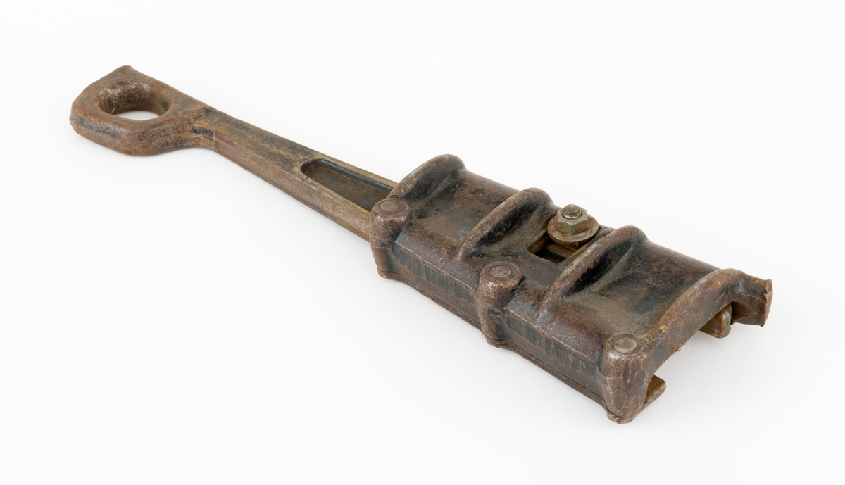 Kileklemme er et redskap som brukes for å stramme, holde fast, ståltau. Denne klemmen kan brukes på ståltau med diameter fra 10,5 til 14 millimeter. Sigurd Eide skriver at en kileklemme "[...]brukes bl. a. under stramming av barduner og bæretau (for mindre anlegg), og feste når tau skal trekkes i terrenget. Kileklemma festes til tauet ved å slå en kile fast [...]. Inntil kilen ligger en løs låseskinne med rifler. Ståltauet presses fast mellom låseskinnen og et avrundet spor i selve klemma."  (Se Eide, Sigurd, "Ståltau i skogbruket", s. 52, her forklares bruken av klemma.)