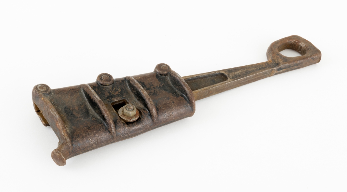 Kileklemme er et redskap som brukes for å stramme, holde fast, ståltau. Denne klemmen kan brukes på ståltau med diameter fra 10,5 til 14 millimeter. Sigurd Eide skriver at en kileklemme "[...]brukes bl. a. under stramming av barduner og bæretau (for mindre anlegg), og feste når tau skal trekkes i terrenget. Kileklemma festes til tauet ved å slå en kile fast [...]. Inntil kilen ligger en løs låseskinne med rifler. Ståltauet presses fast mellom låseskinnen og et avrundet spor i selve klemma."  (Se Eide, Sigurd, "Ståltau i skogbruket", s. 52, her forklares bruken av klemma.)