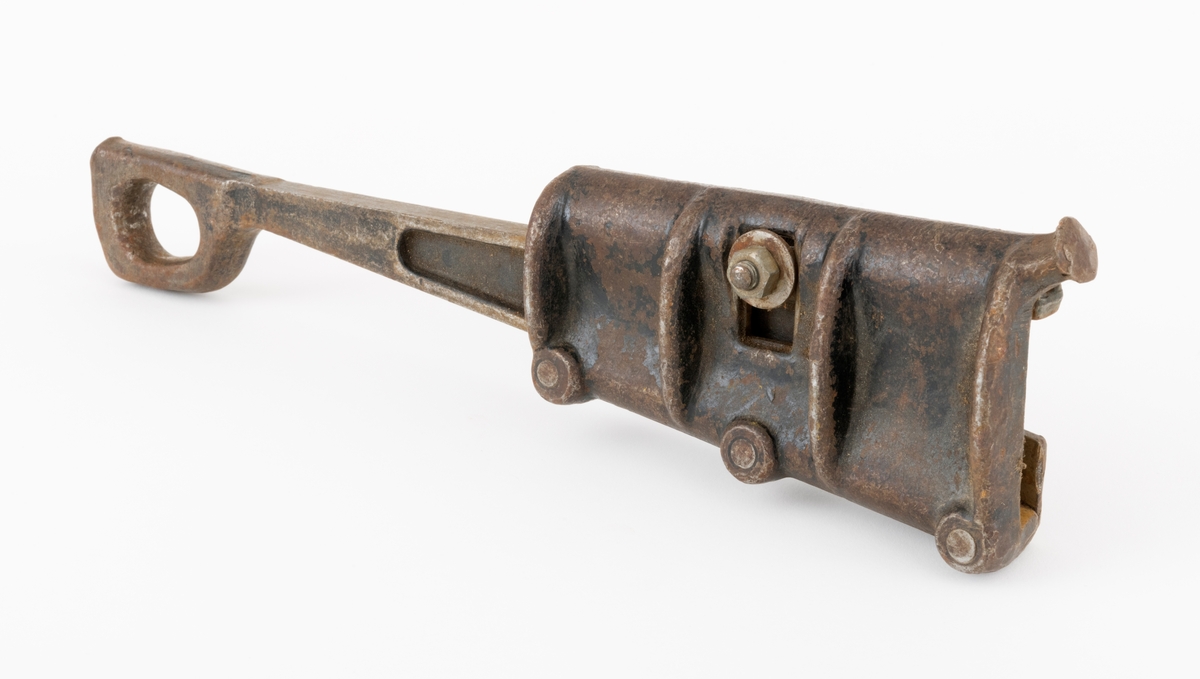 Kileklemme er et redskap som brukes for å stramme, holde fast, ståltau. Denne klemmen kan brukes på ståltau med diameter fra 10,5 til 14 millimeter. Sigurd Eide skriver at en kileklemme "[...]brukes bl. a. under stramming av barduner og bæretau (for mindre anlegg), og feste når tau skal trekkes i terrenget. Kileklemma festes til tauet ved å slå en kile fast [...]. Inntil kilen ligger en løs låseskinne med rifler. Ståltauet presses fast mellom låseskinnen og et avrundet spor i selve klemma."  (Se Eide, Sigurd, "Ståltau i skogbruket", s. 52, her forklares bruken av klemma.)