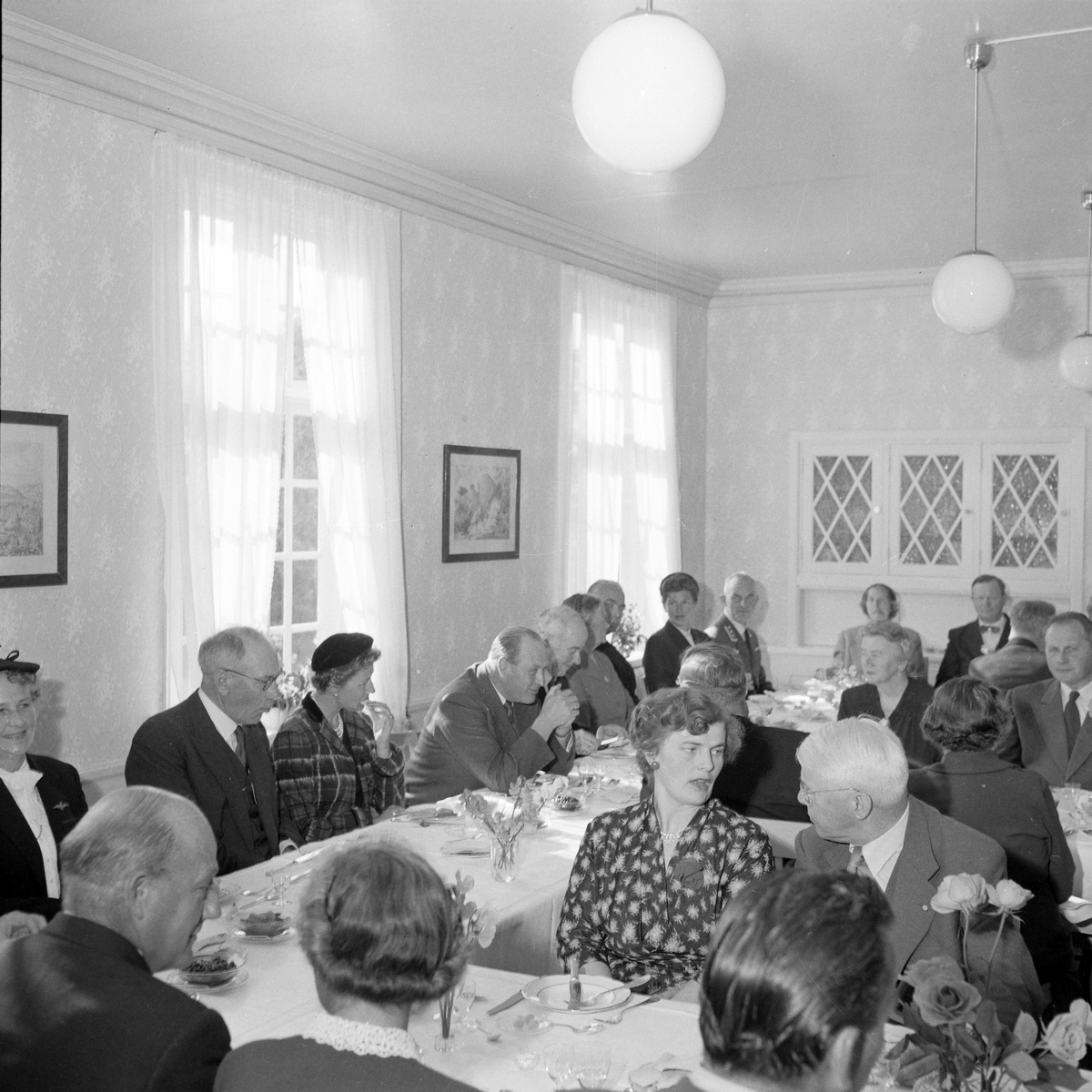 Kronprins Olav og prinsesse Astrid på Hovde - Sør-Trøndelag fylkes Husmorskole