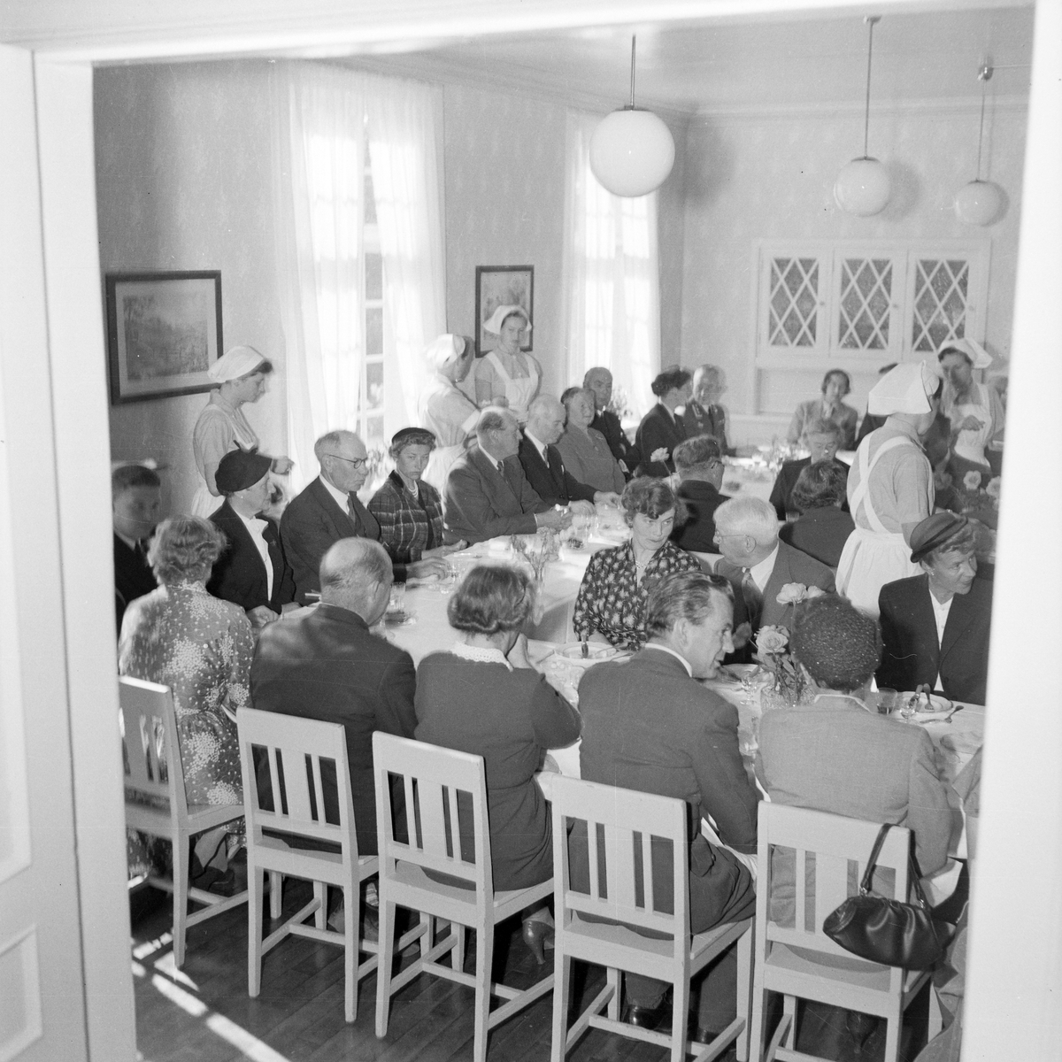 Kronprins Olav og prinsesse Astrid på Hovde - Sør-Trøndelag fylkes Husmorskole