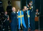 Nedläggningsdagen, andra avdelningen: Konsert i Crusellhallen med gamla militärmusikkåren, numera Östgöta Blåsarsymfoniker under Per Engströms ledning och med Staffan Mårtensson som klarinettsolist. I bakgrunden paraderar Livgrenadjärer iklädda diverse uniformer genom tiderna Marcia Carolus Rex med trumpetvirtuoserna Hans Englund och Jan-Åke
Hermansson.
 
Nedläggningsdagen av I4 den 30. december 1997. Avslutningskonsert. 
Livgrenadjärregementet (I 4/Fo 41) var ett infanteriförband inom svenska armén som verkade i olika former åren 19281997. Förbandsledningen var förlagd i Linköpings garnison i Linköping. Försvarsområdesstaben vid Livgrenadjärregementet avvecklades den 31 december 1997 vilket i praktiken innebar att även regementet avvecklades.