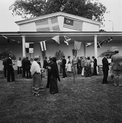 Garden-party i galjonslunden för Malaysierna