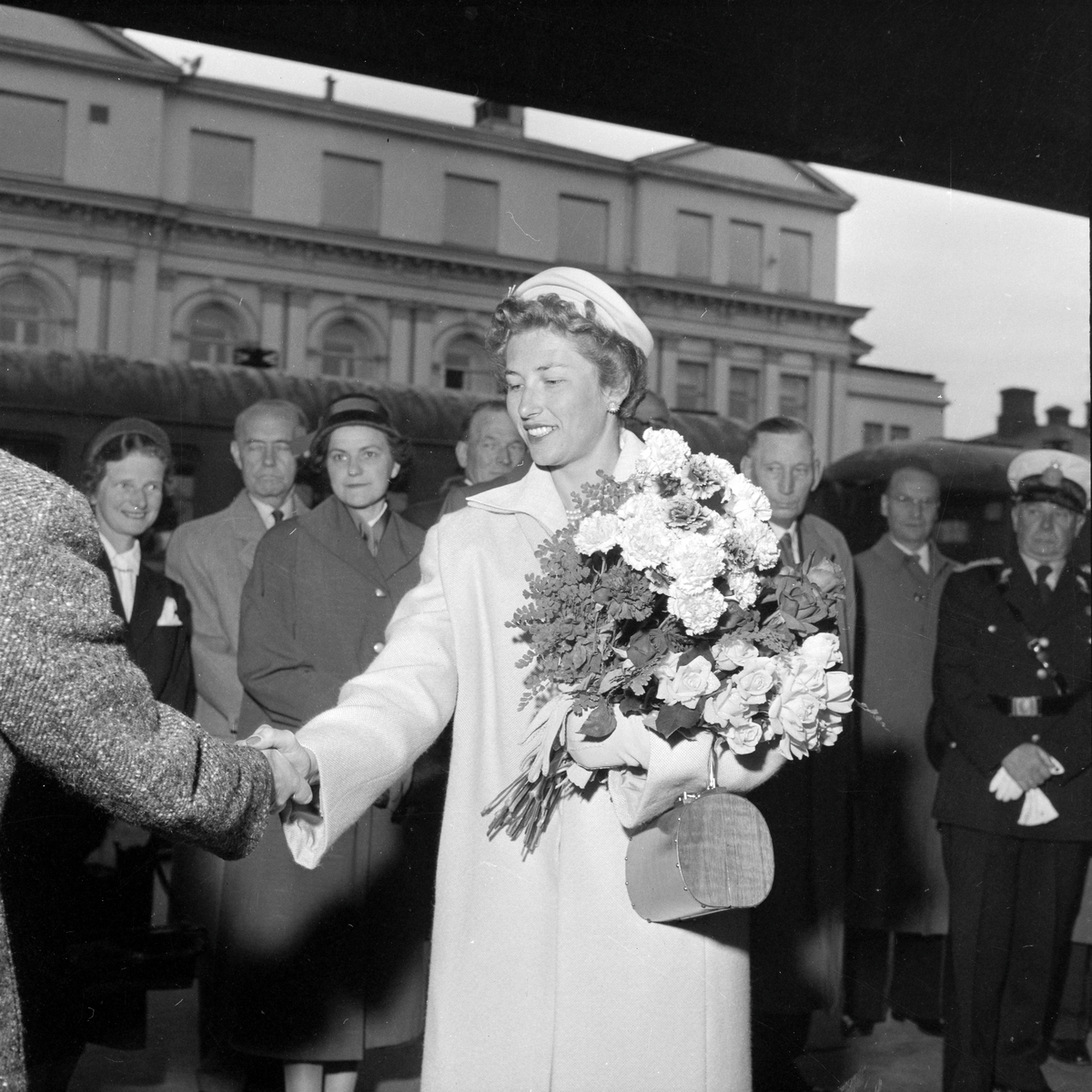 Kronprins Olav og prinsesse Astrid ankommer Trondheim