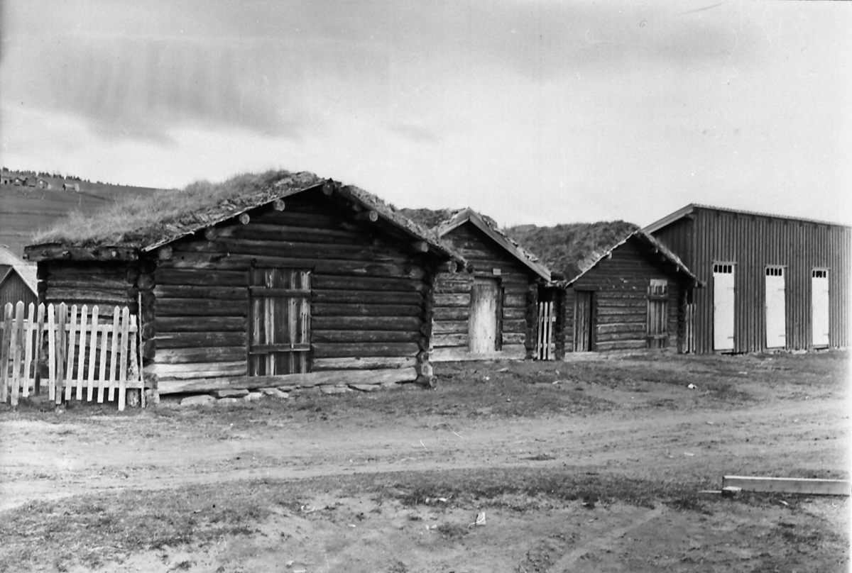 Kirkestallene på Tynset, både de gamle og de nye, 1927. 